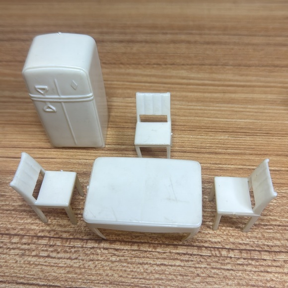 Lot of 8 Vintage Eagle Toys Miniature Dollhouse Furniture - Picture 3 of 7